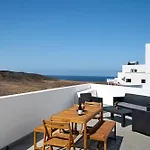 Kay 4 * La Santa