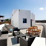Kay 4 * La Santa